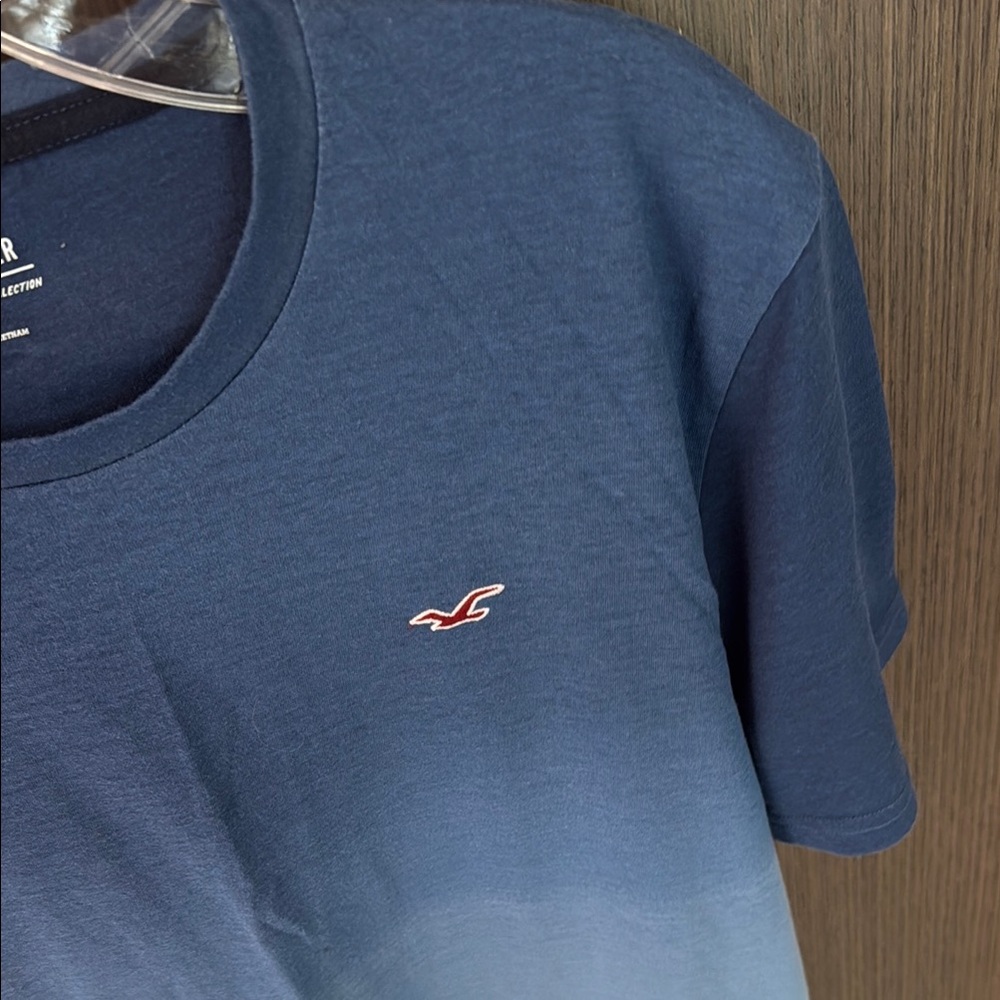 Hollister Blue and White Gradient Short Sleeve Tee - Picture 5 of 11
